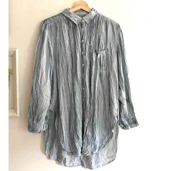 ANTHROPOLOGIE Pilcro Blue Liquid Buttondown Shirt Size Medium - Picture 3 of 7